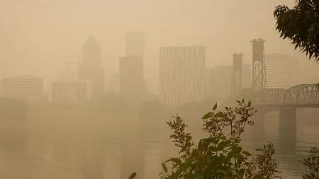 a wildfire smoke filled gray sky in Portland