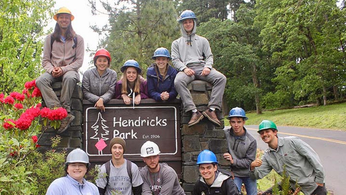 Group of students near sign for Hendricks Park in Eugene
