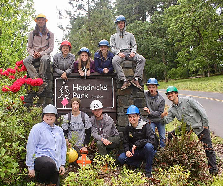 Group of students near sign for Hendricks Park in Eugene